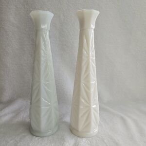 Pair Of Vintage Hoosier White Milk Glass 9 Inch Starburst Pattern Bud Vases